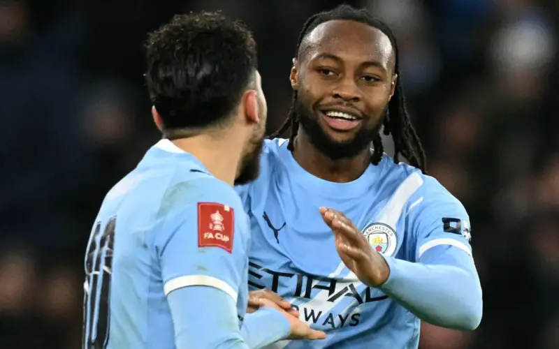 “إنه قادر فعلًا على فعل أي شيء” – أنطوان سيمينيو يكشف عن مدى إعجابه بريان شرقي منذ انضمامه إلى مانشستر سيتي